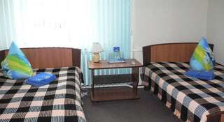 Гостиница Polyarnaya Zvezda Hotel Белгород Двухместный номер с 2 отдельными кроватями и ванной комнатой-1